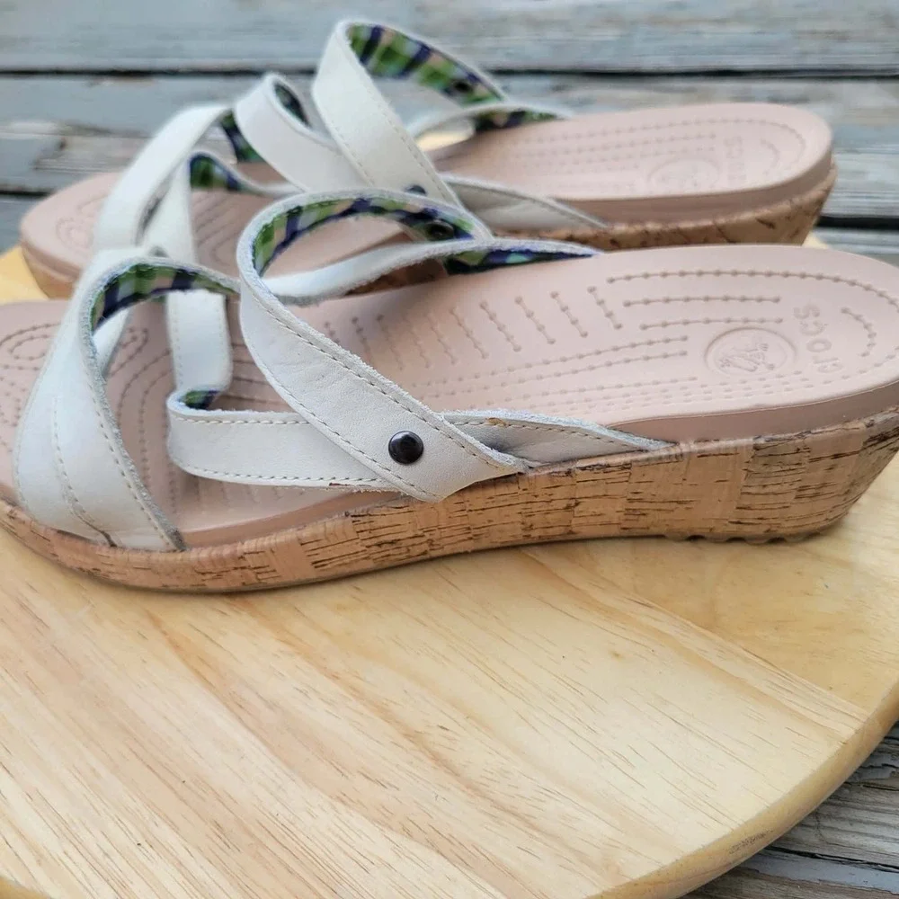 Crocs A-Leigh Women 9 US Cork Wedge Sandals Strappy Cream Neutral Open Toe Plaid